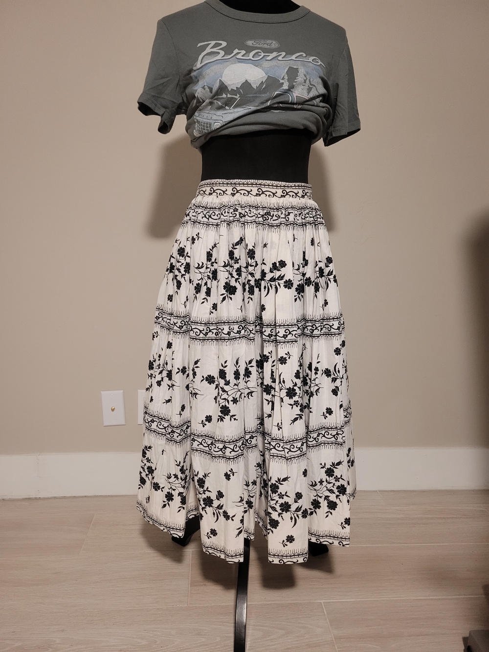 Boho Floral Tiered Midi Skirt - White & Black